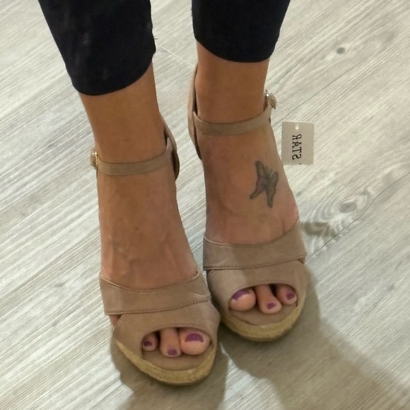 Stylish Tan Espadrille Wedge Sandals - Picture 1 of 5